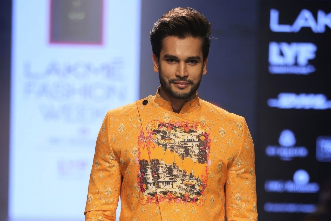 Mr World Rohit Khandelwal turns showstopper for Ajay Kumar’s Benares collection at Lakme Fashion Week 2016, showcasing bold prints and heritage-inspired menswear. Discover a standout runway moment blending contemporary Indian design, vibrant styling,
