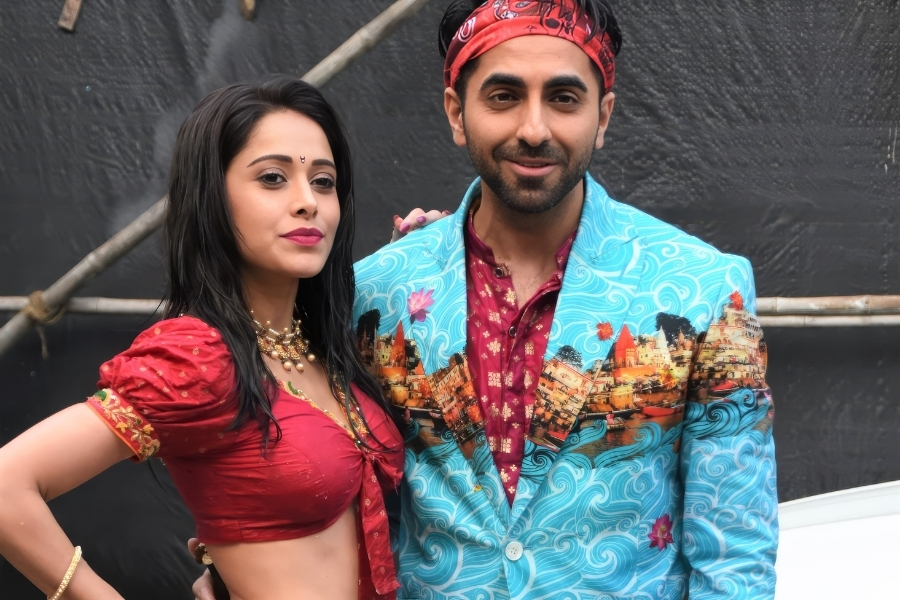 Ayushmann Khurrana in Mr. Ajay Kumar Benares Suit for Dhagala Lagli Song from Dreamgirl Movie