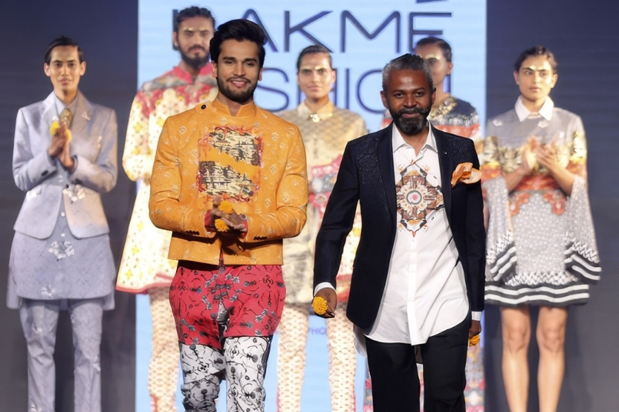 Rohit Khandelwal for Mr Ajay Kumar at Lakme Fashion Week 2016 | Benares Collection Showstopper