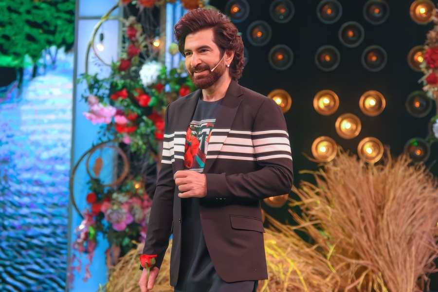 Style a kurta-style shirt like Jeet