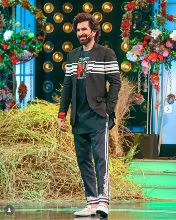 Style a kurta-style shirt like Jeet