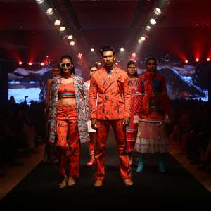 BLENDER&#039;S PRIDE FASHION TOUR