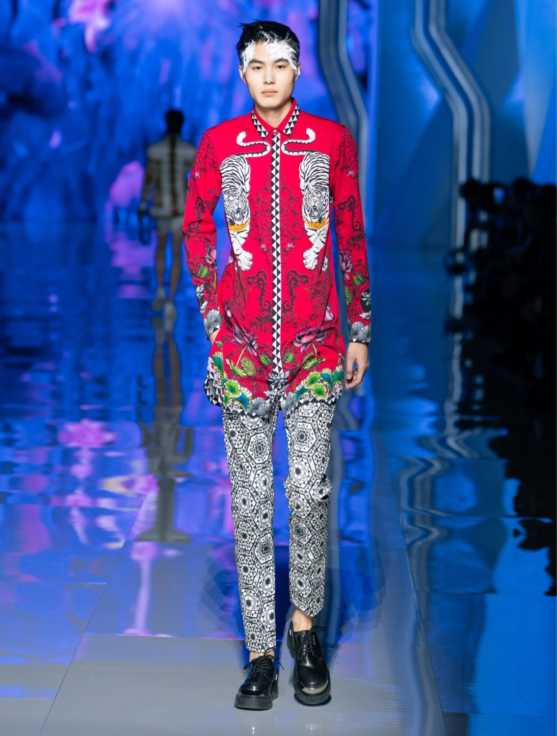 Crest Crouching Tiger Printed Shirt