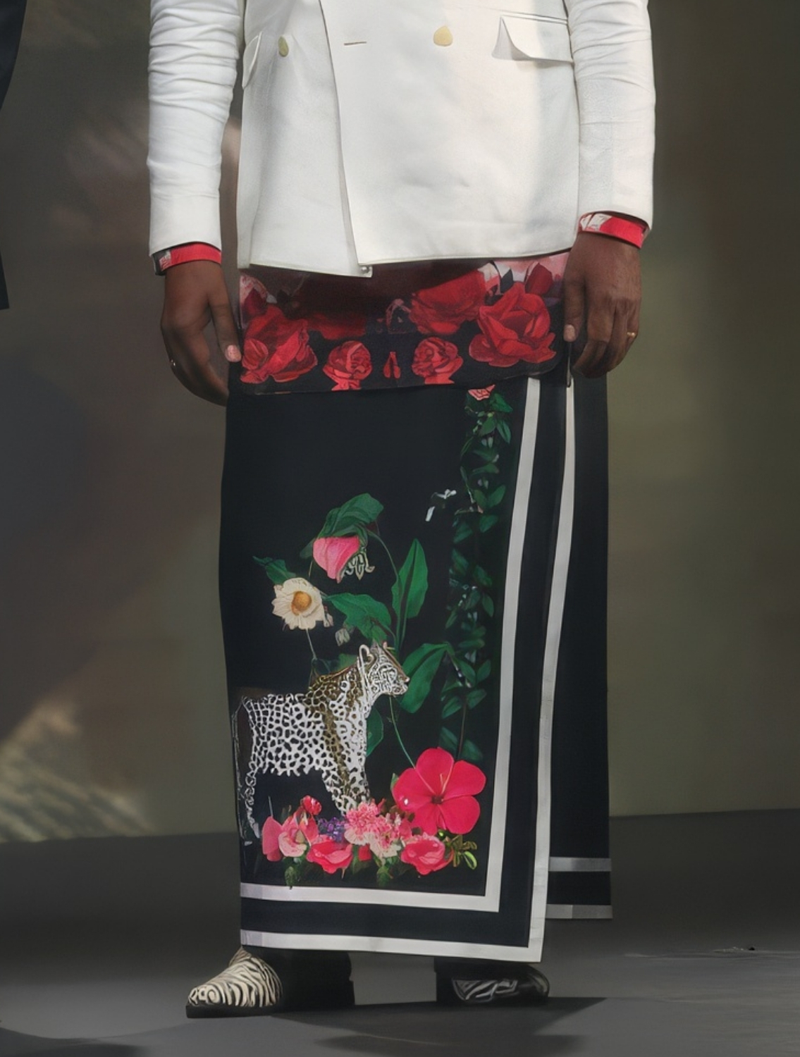 Natori Black Pre-Pleated Sarong Dhoti
