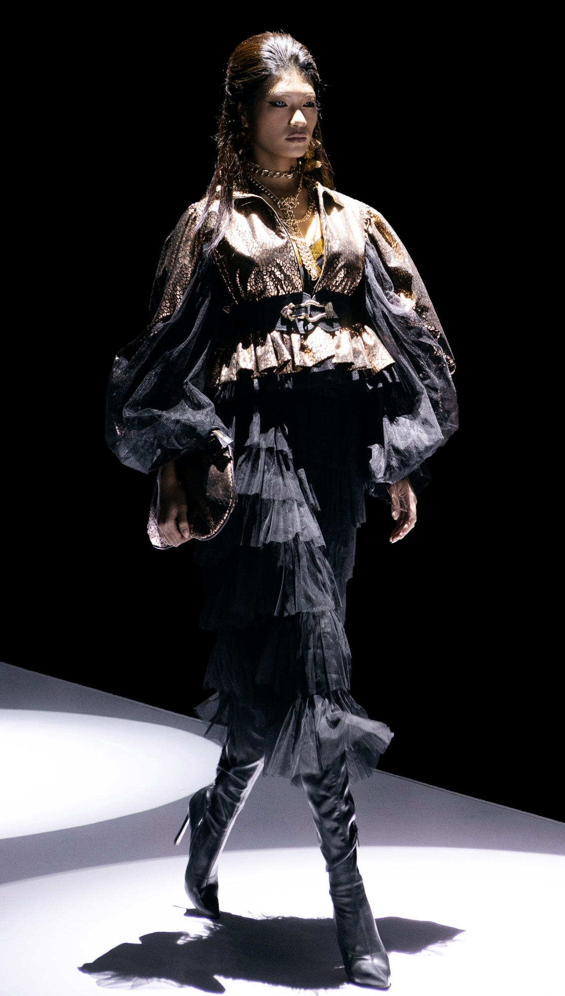 Look 10  2025 Vietnam International Fashion Week