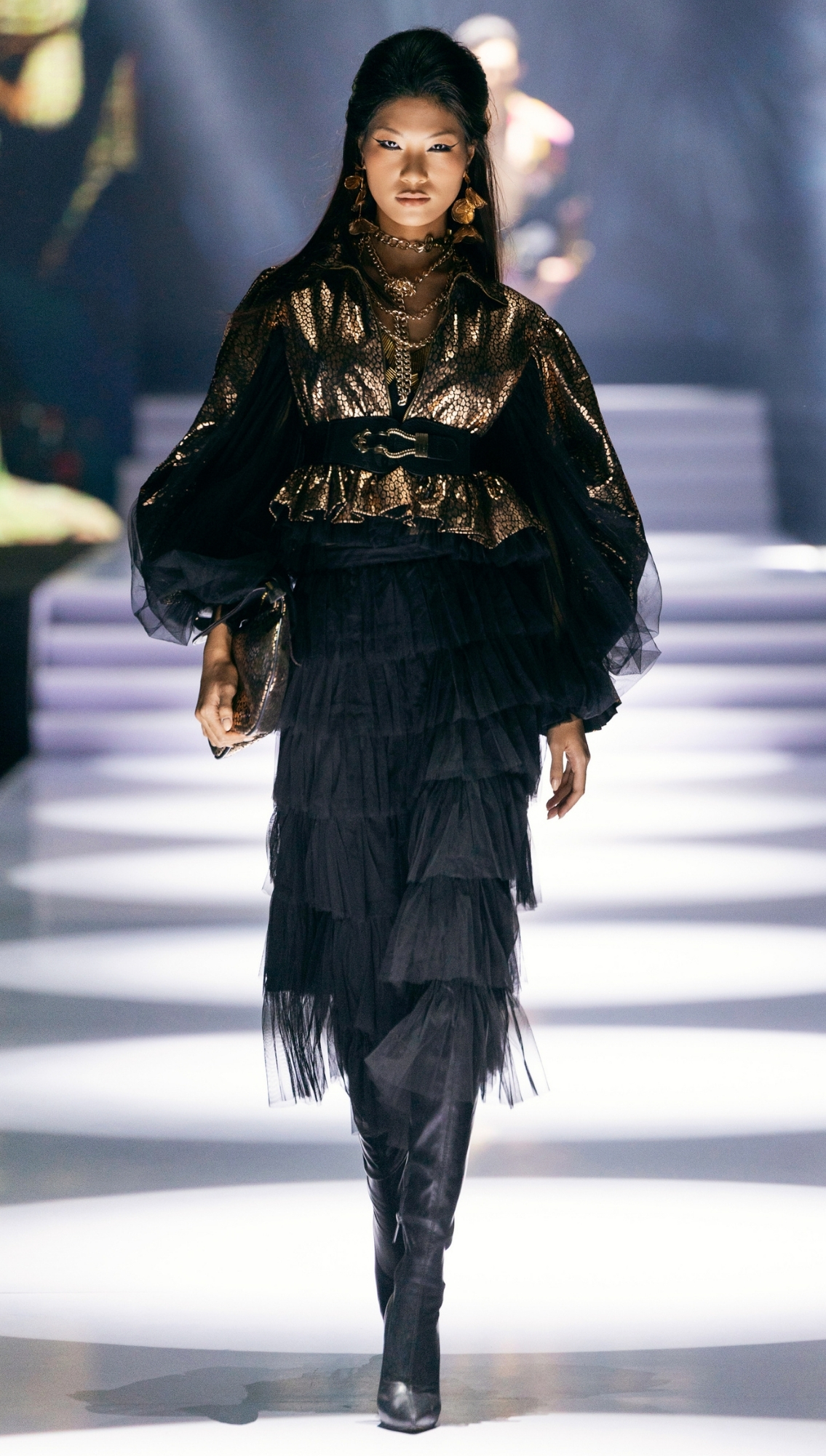 Look 10 2025 Vietnam International Fashion Week