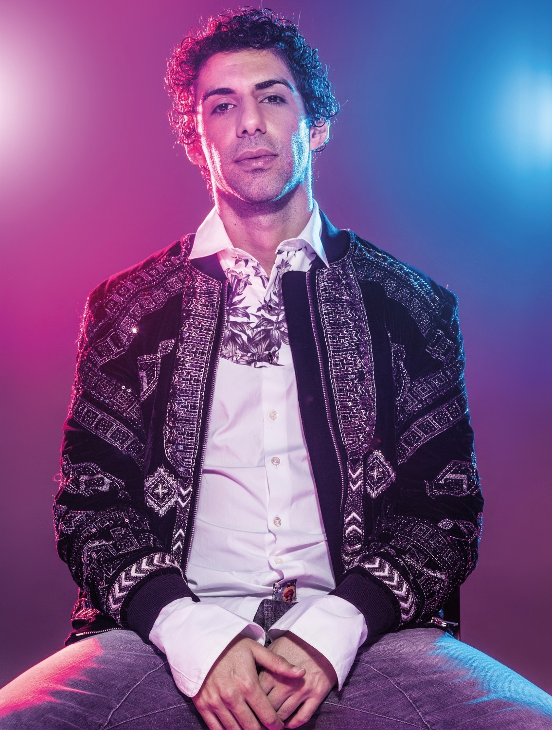 Jim Sarbh in Reise Bib Shirt