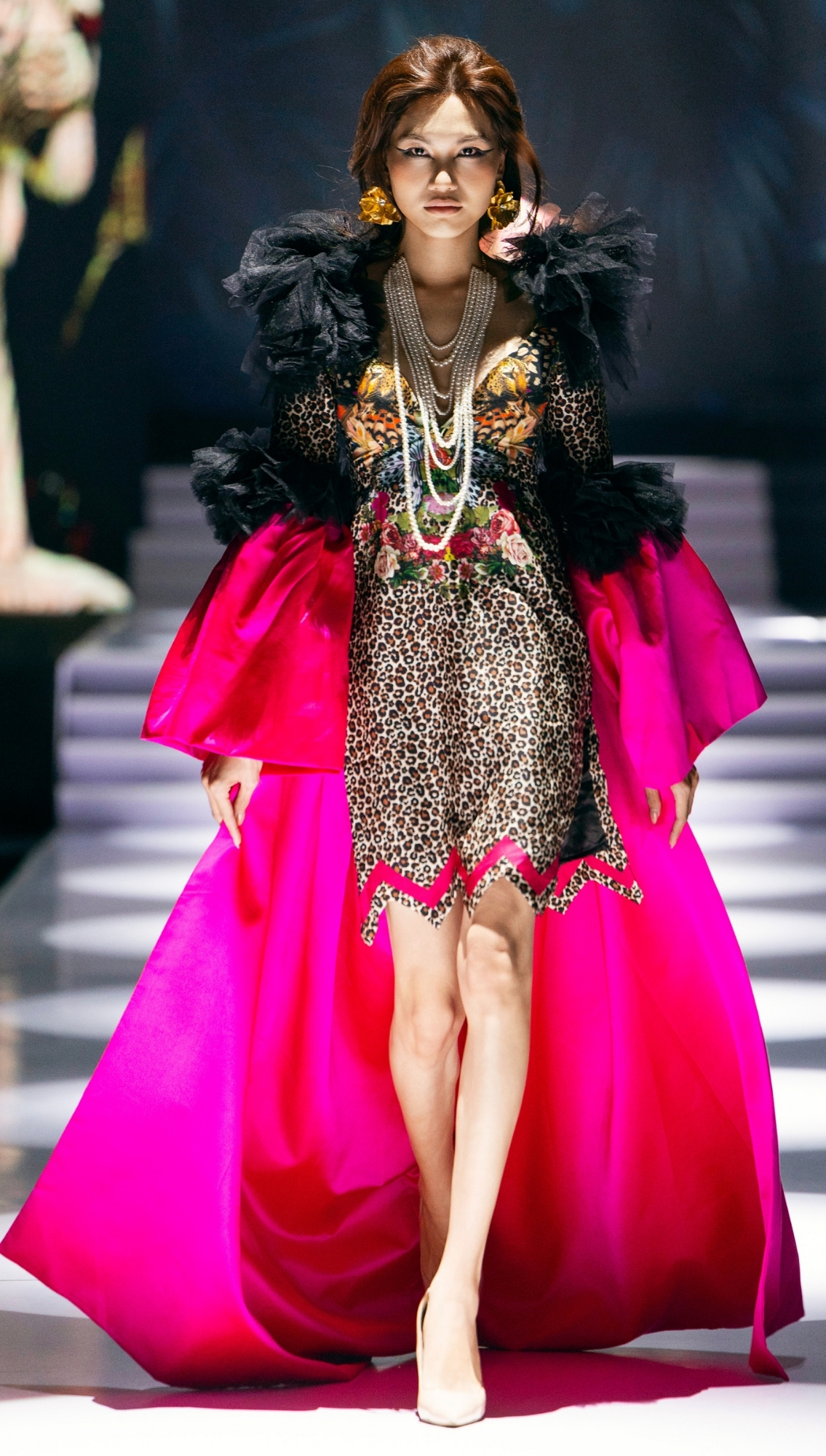 Look 18 2025 Vietnam International Fashion Week