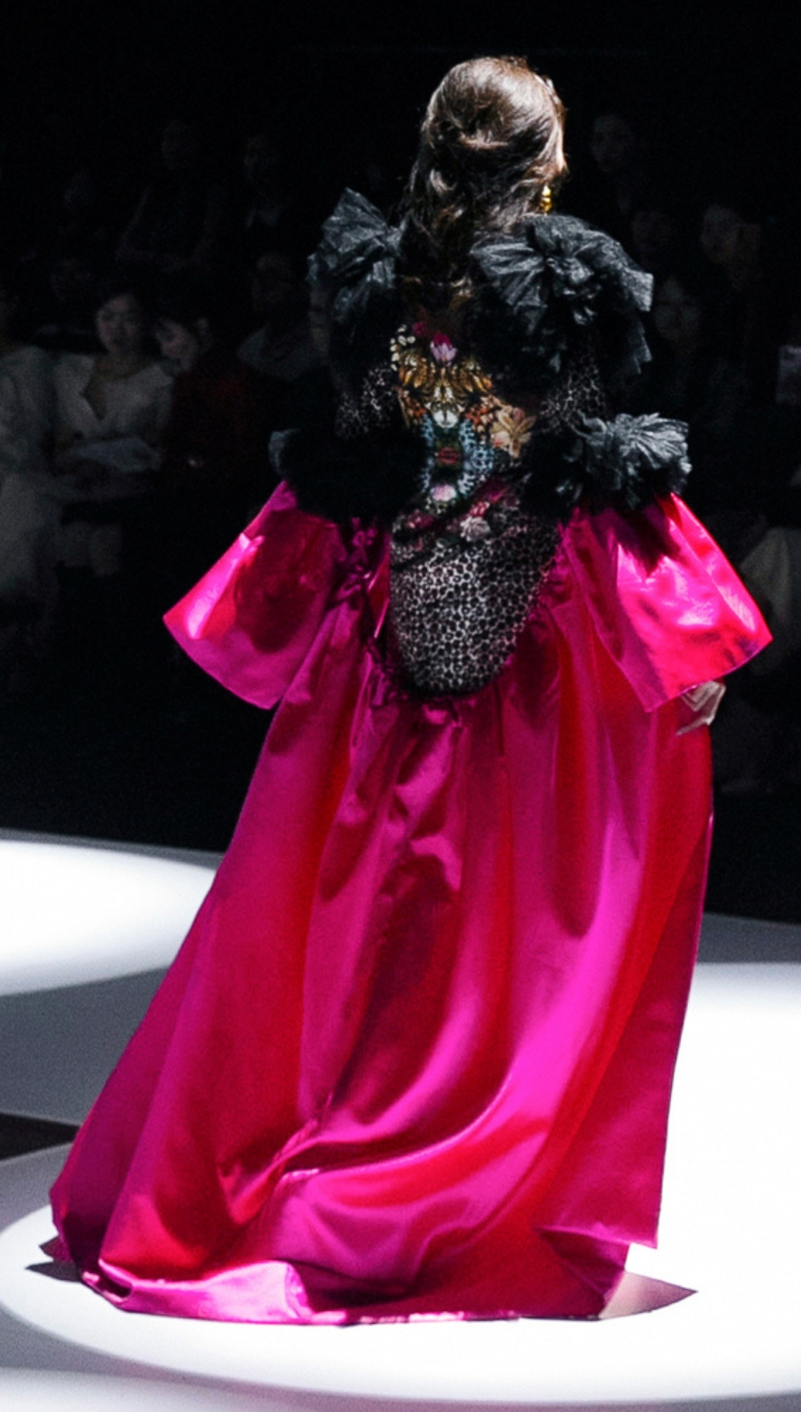 Look 18 2025 Vietnam International Fashion Week