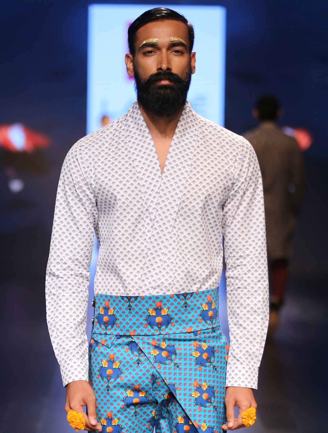 Shawl collar shirt in all over Temple print