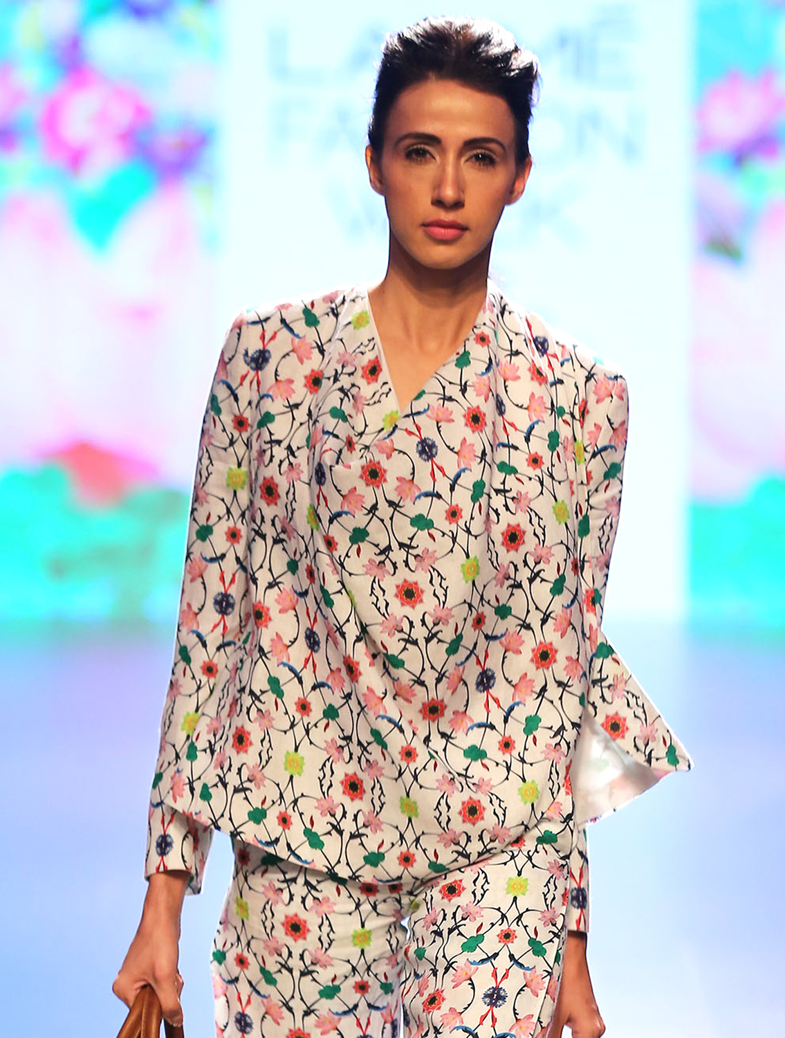 Linen Cross-over Wrap Jacket in Komol print