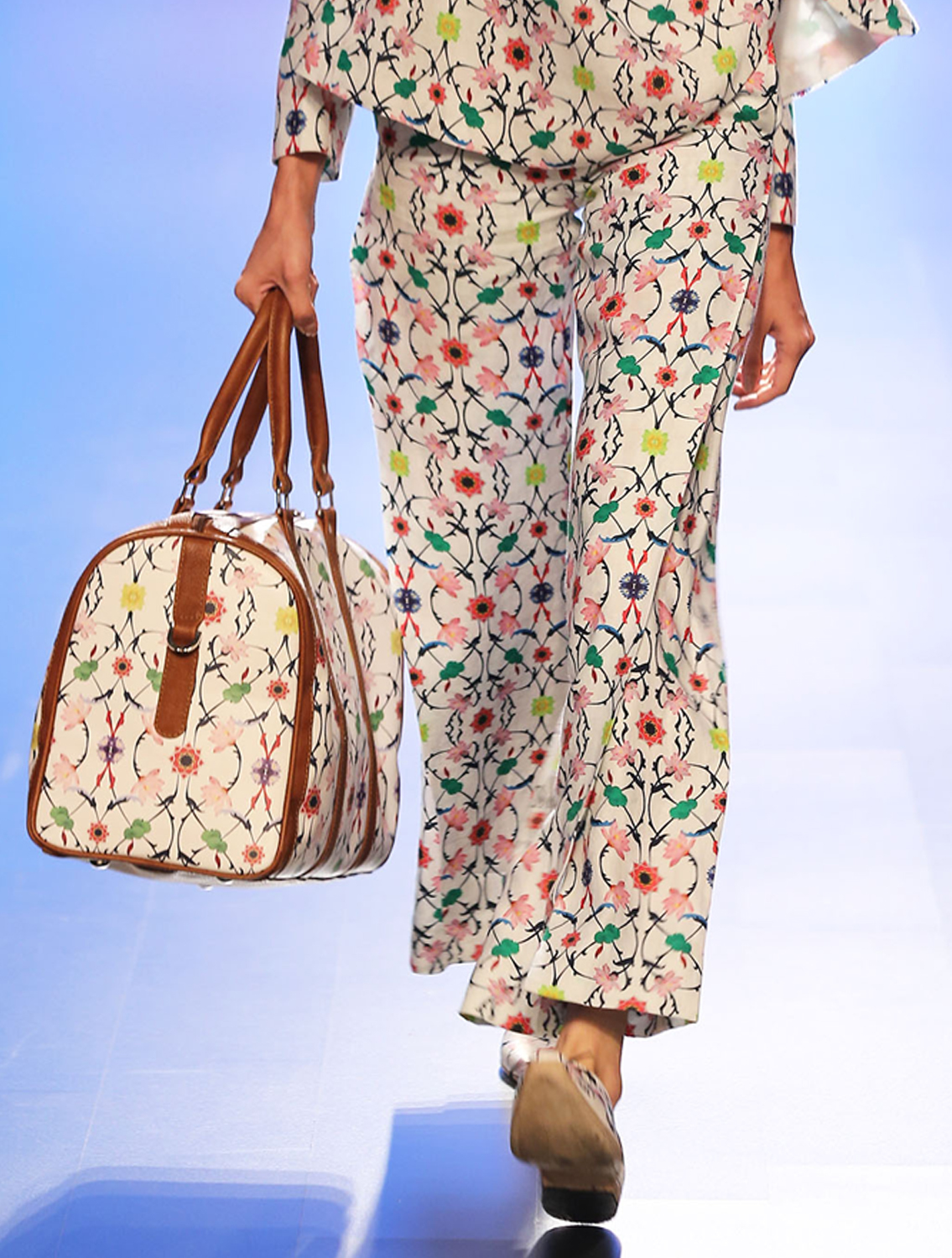 Kumudh Linen Flared Pants