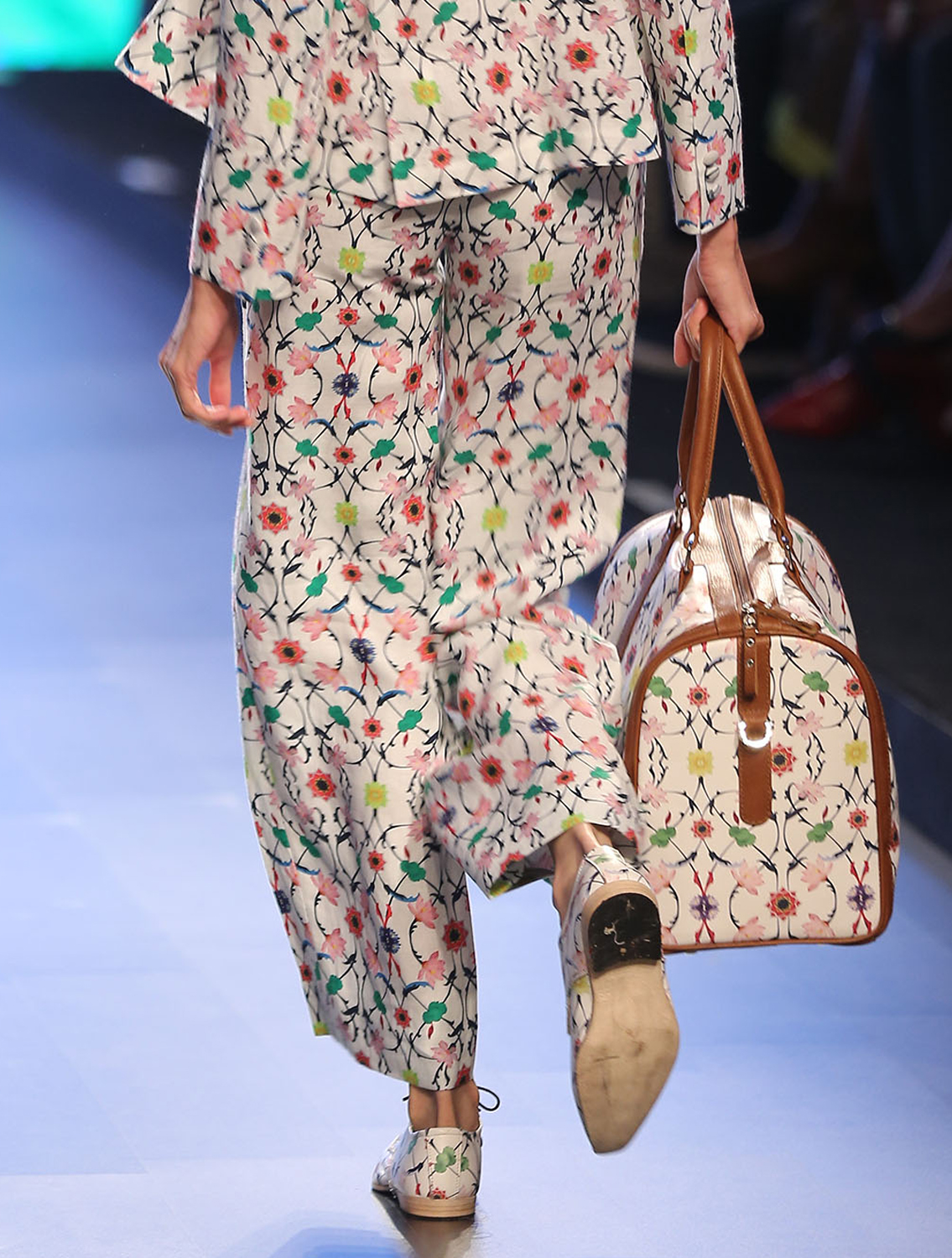 Kumudh Linen Flared Pants Back