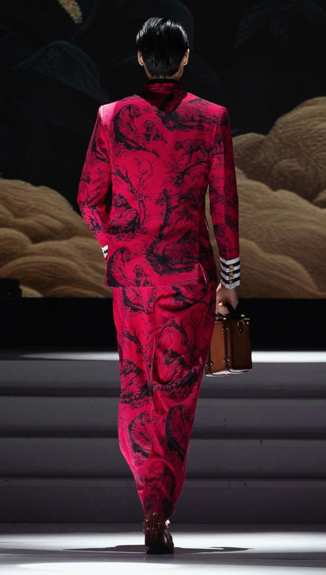 Look 21  2025 Vietnam International Fashion Week