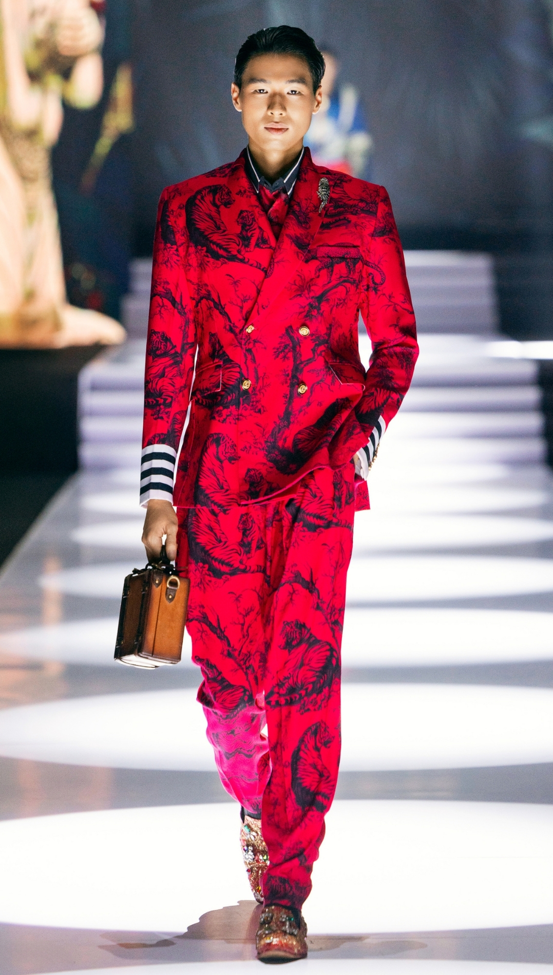 Look 21 2025 Vietnam International Fashion Week