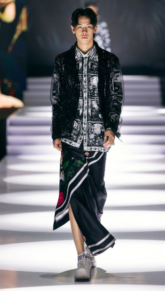 Image of Look 23 | 2025 Vietnam International Fashion Week