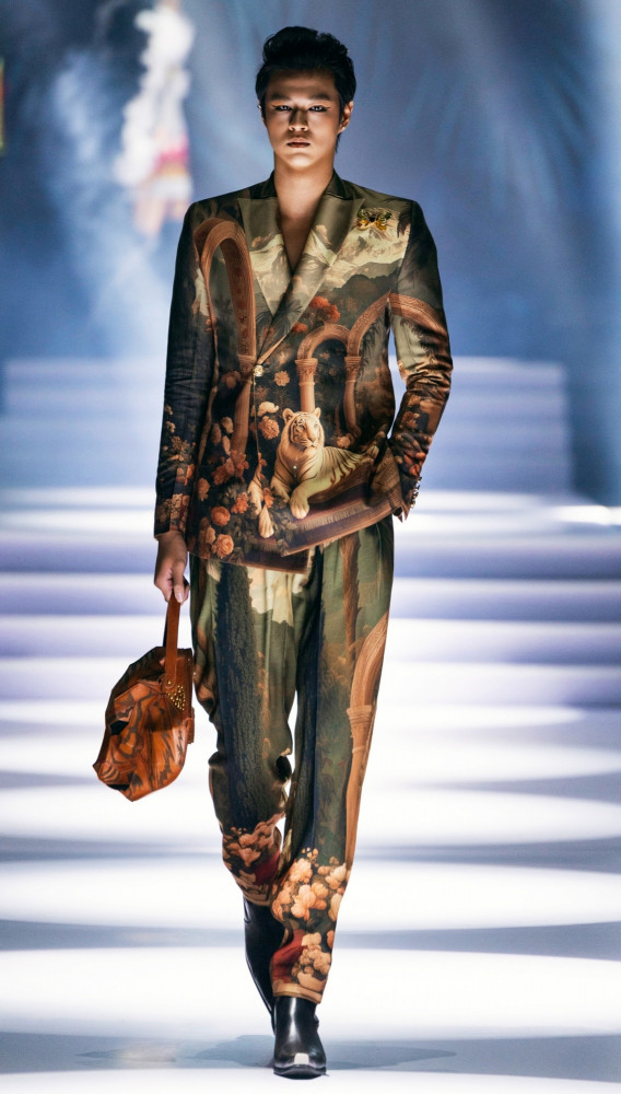 Image of Look 03 | 2025 Vietnam International Fashion Week