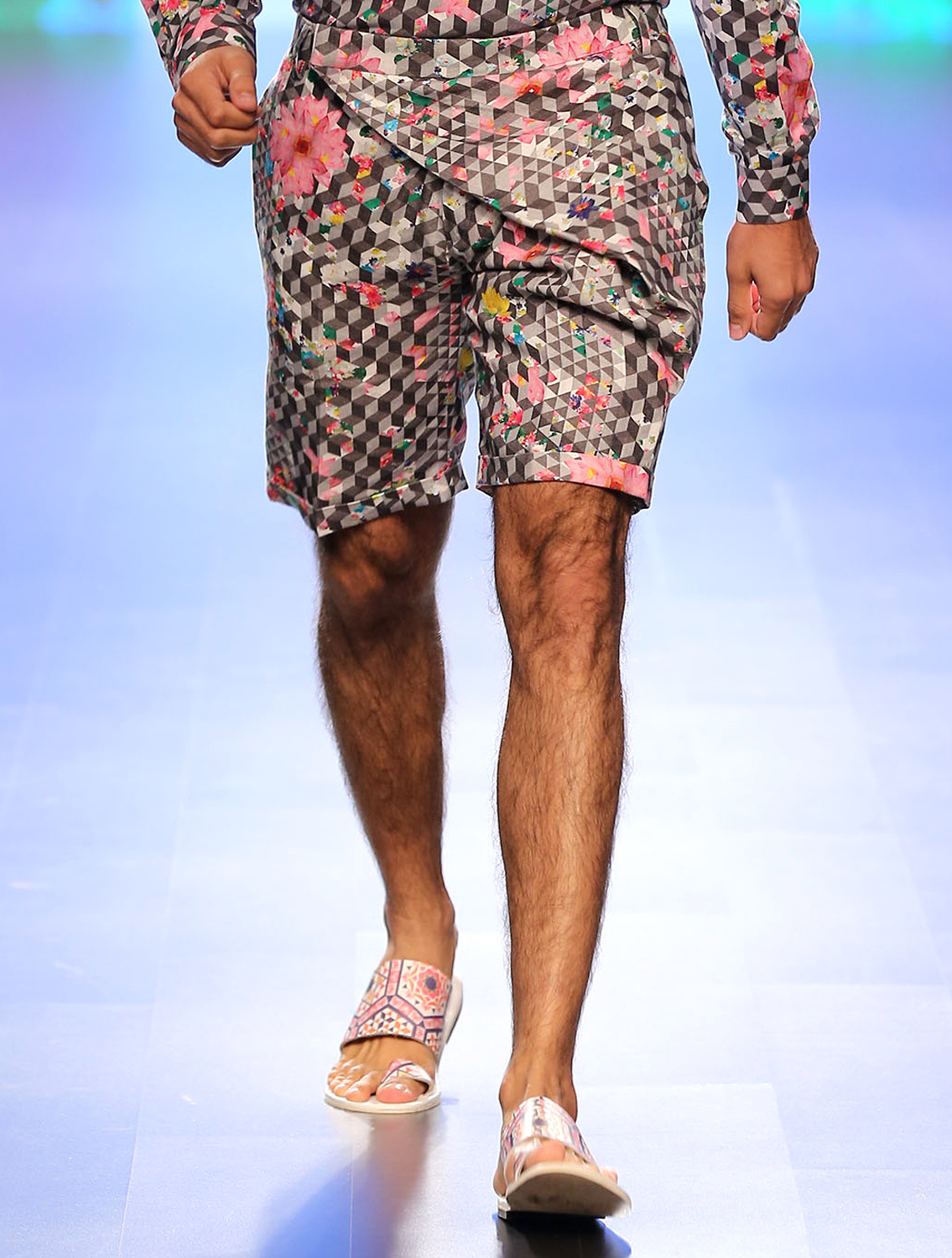 Linen Shorts in Geometric Arbore print