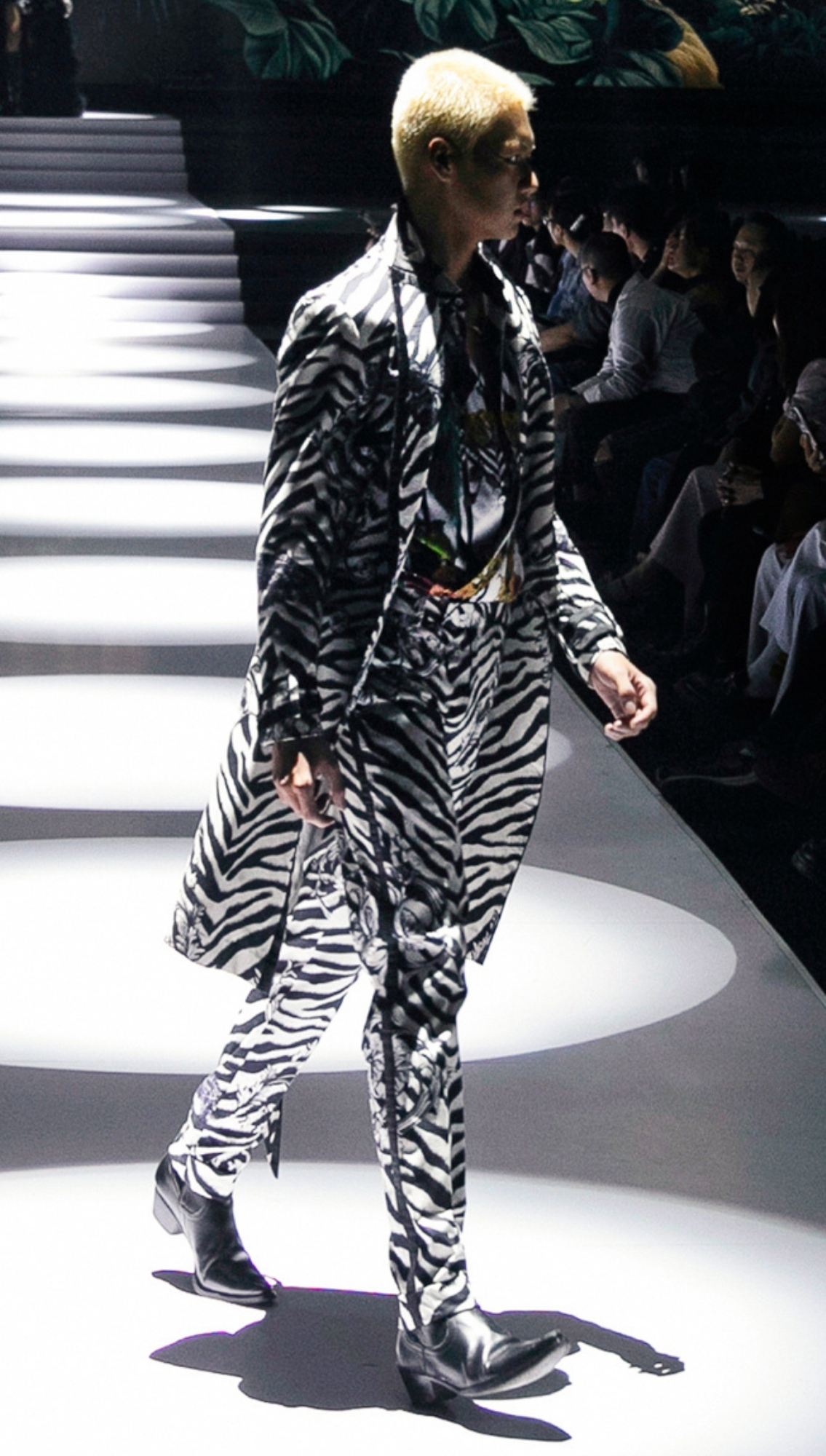 Look 27 2025 Vietnam International Fashion Week