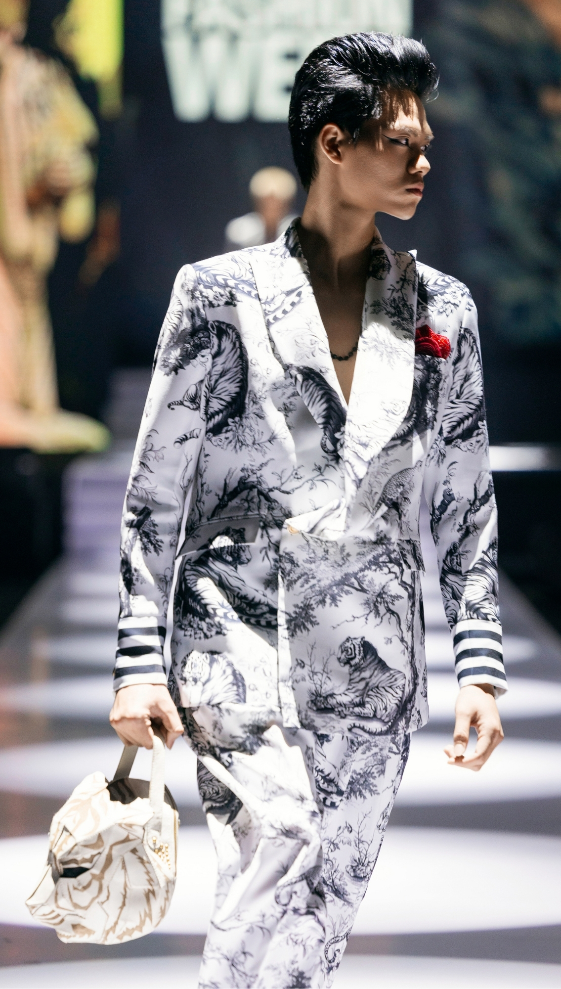 Look 24 2025 Vietnam International Fashion Week
