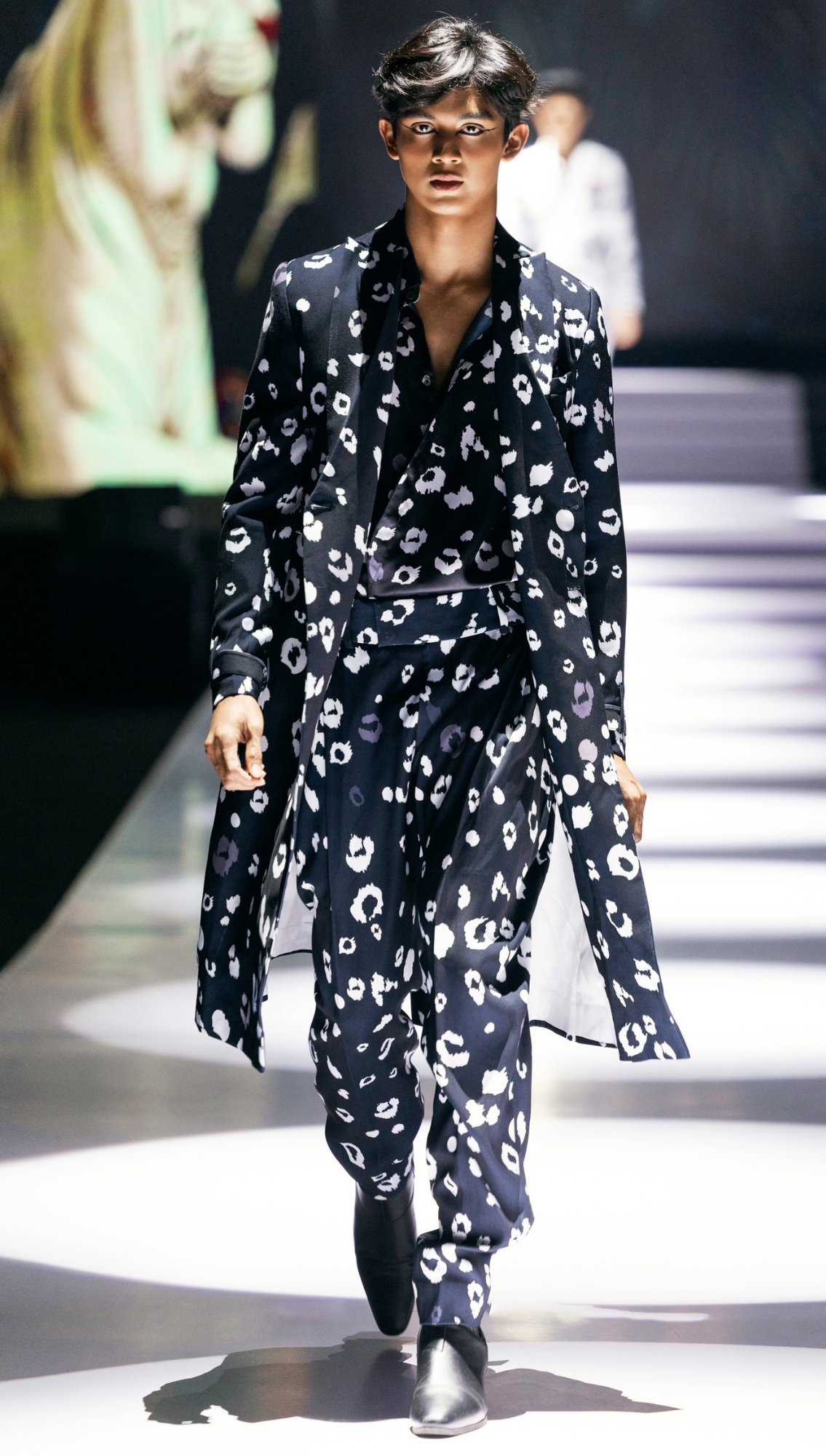 Look 26 2025 Vietnam International Fashion Week