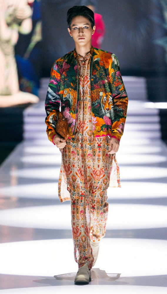 Image of Look 20 | 2025 Vietnam International Fashion Week