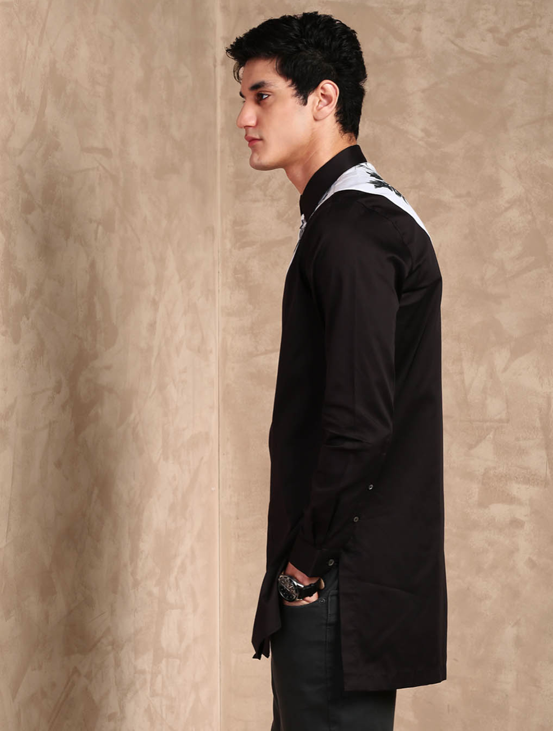 Bib shirt featuring signature leaf print