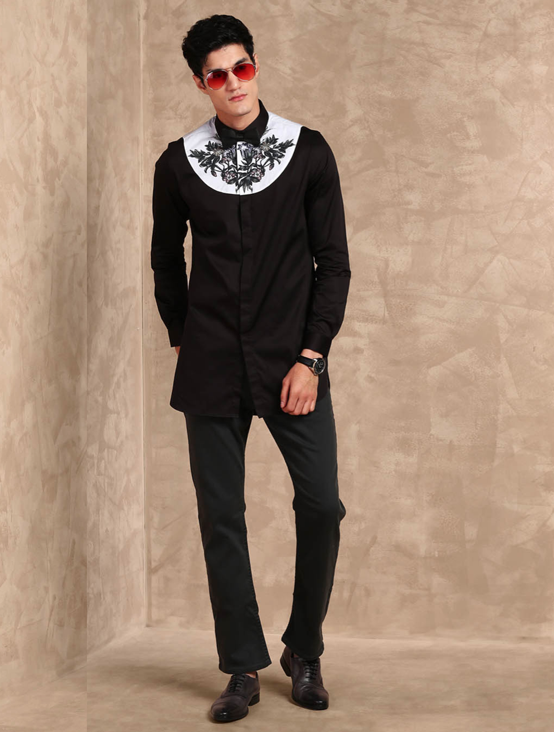 Bib shirt featuring signature leaf print