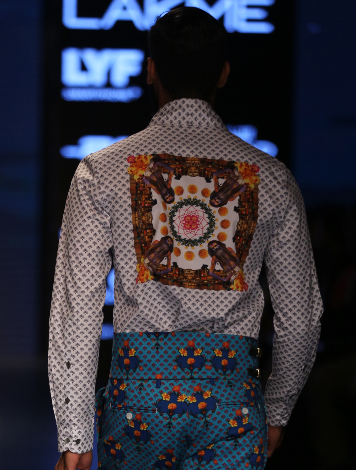 Shawl collar shirt in all over Temple print