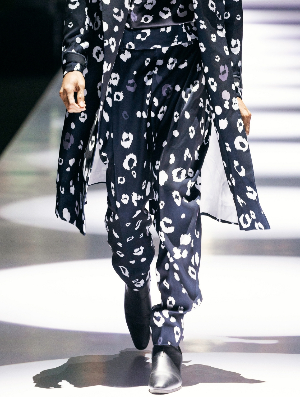 Jubatus Cheetah Printed Trenchcoat Set