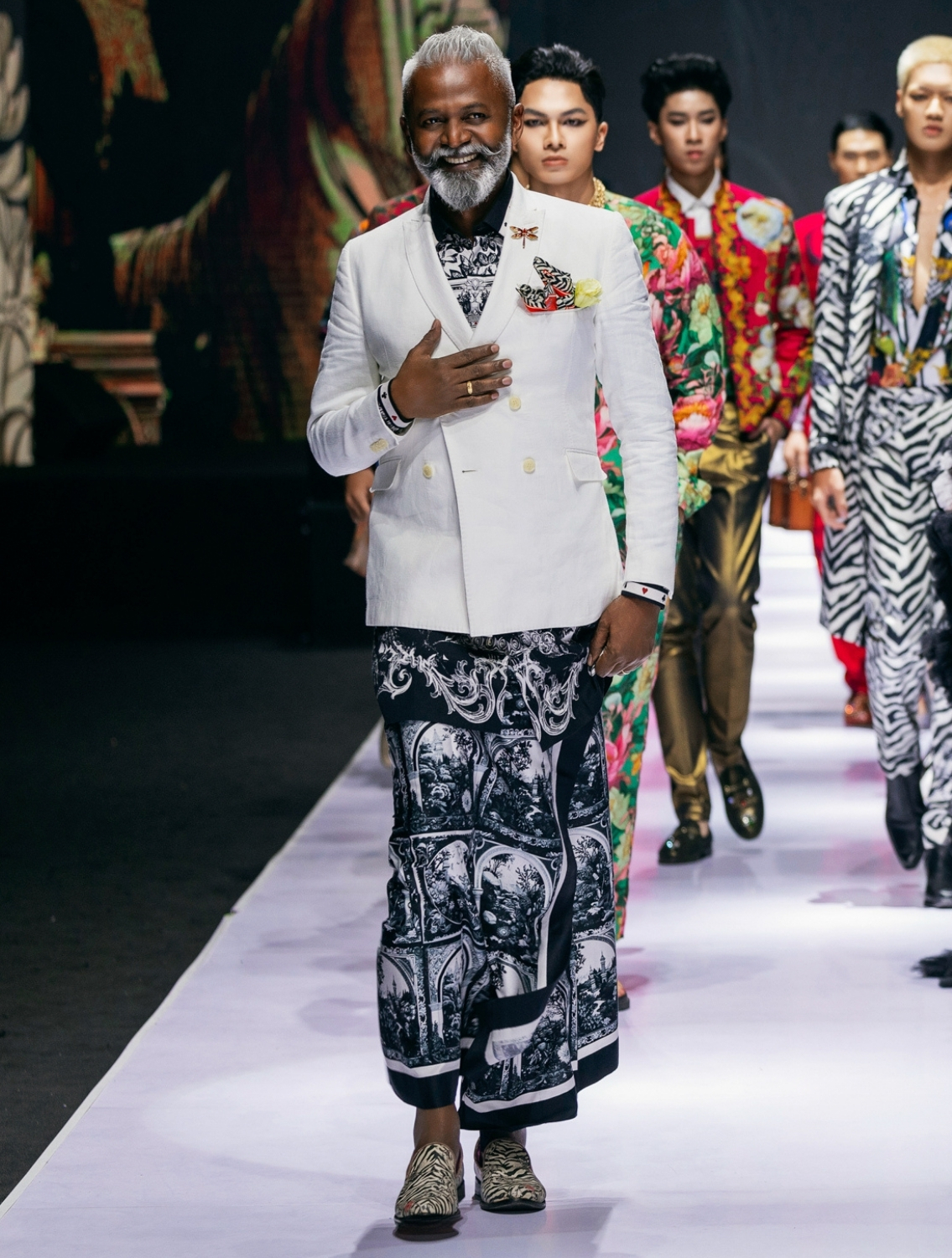 Baroque Monochrome Sarong Dhoti