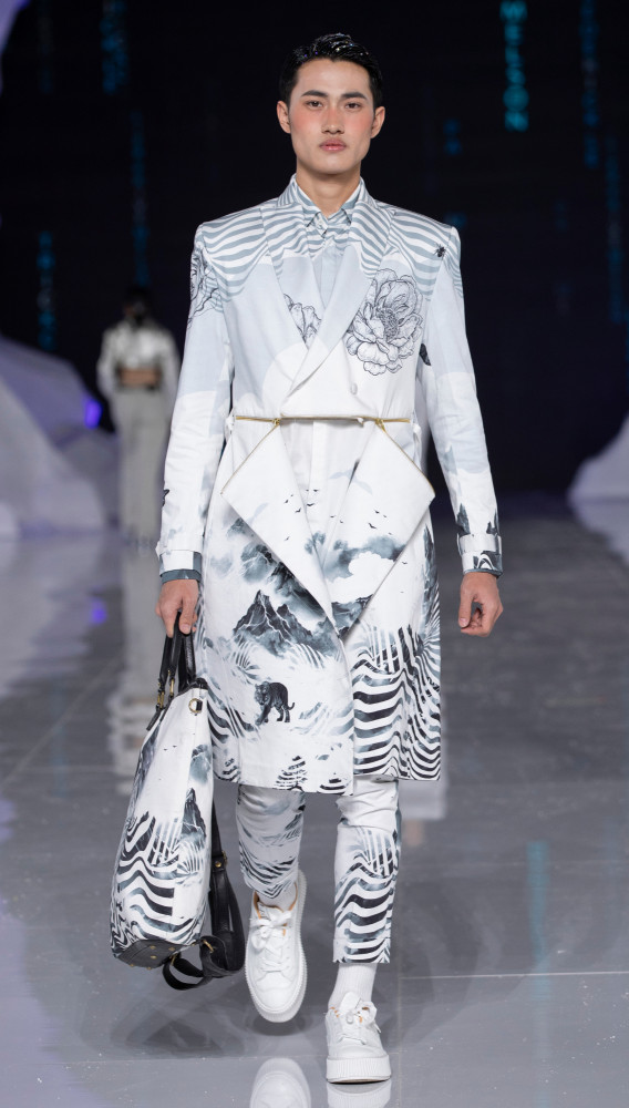 Image of 2024 Harbin Fashion Week White Look
