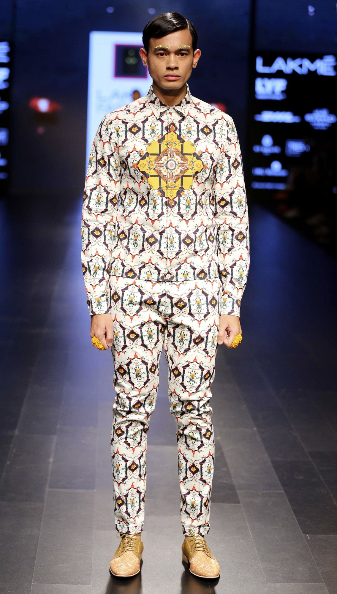 AW16 Benares Look 5