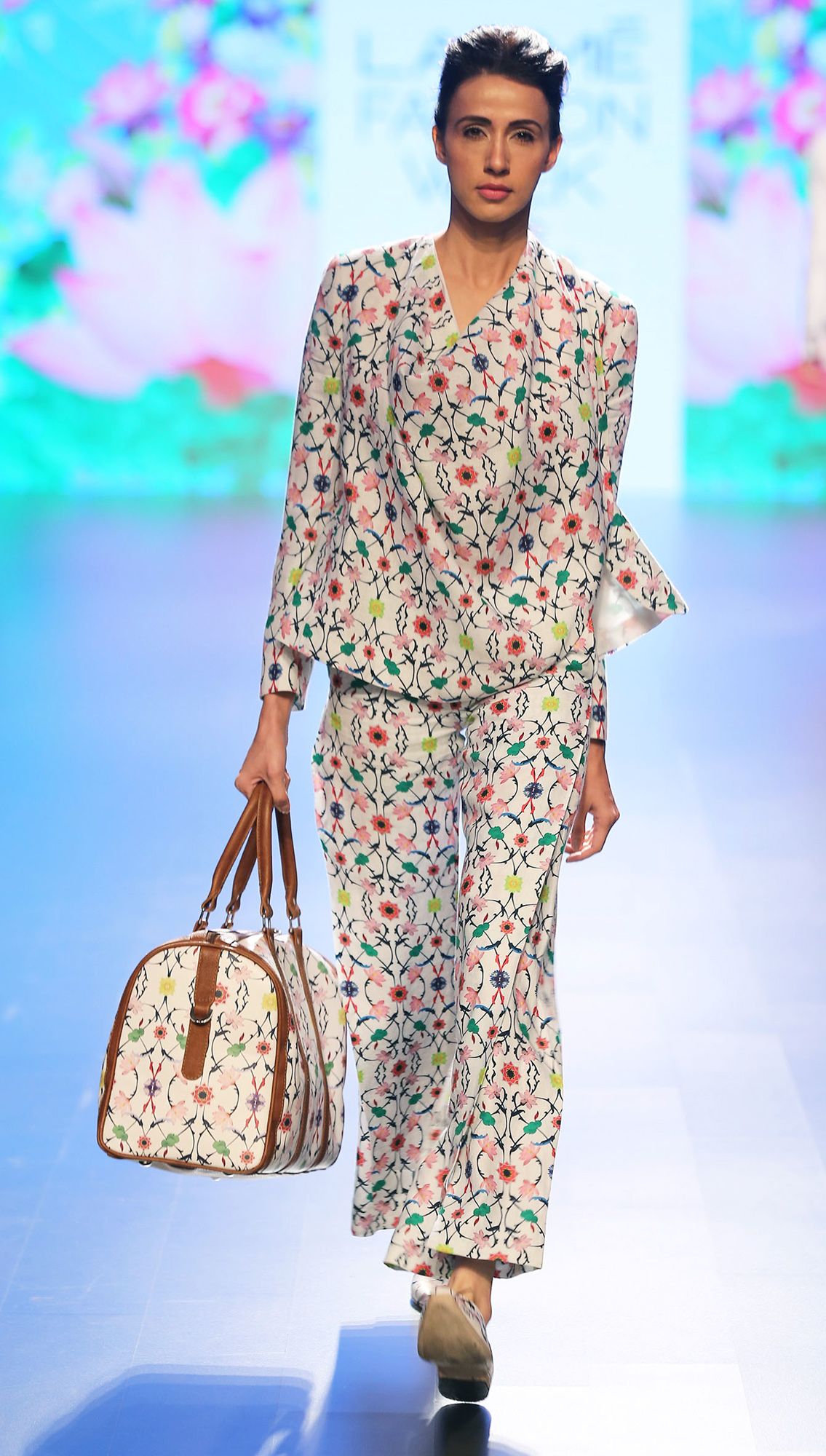 Linen Cross-over Wrap Jacket in Komol print and Matching linen printed pants