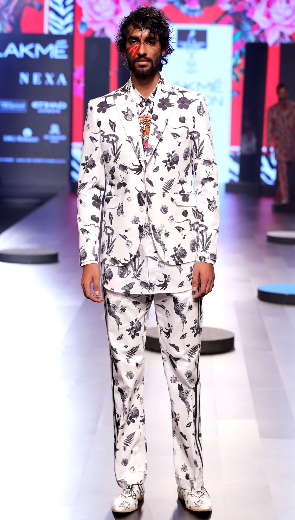 Bengal Printed Blazer Shere All-over Printed Pants with Striper on Sides