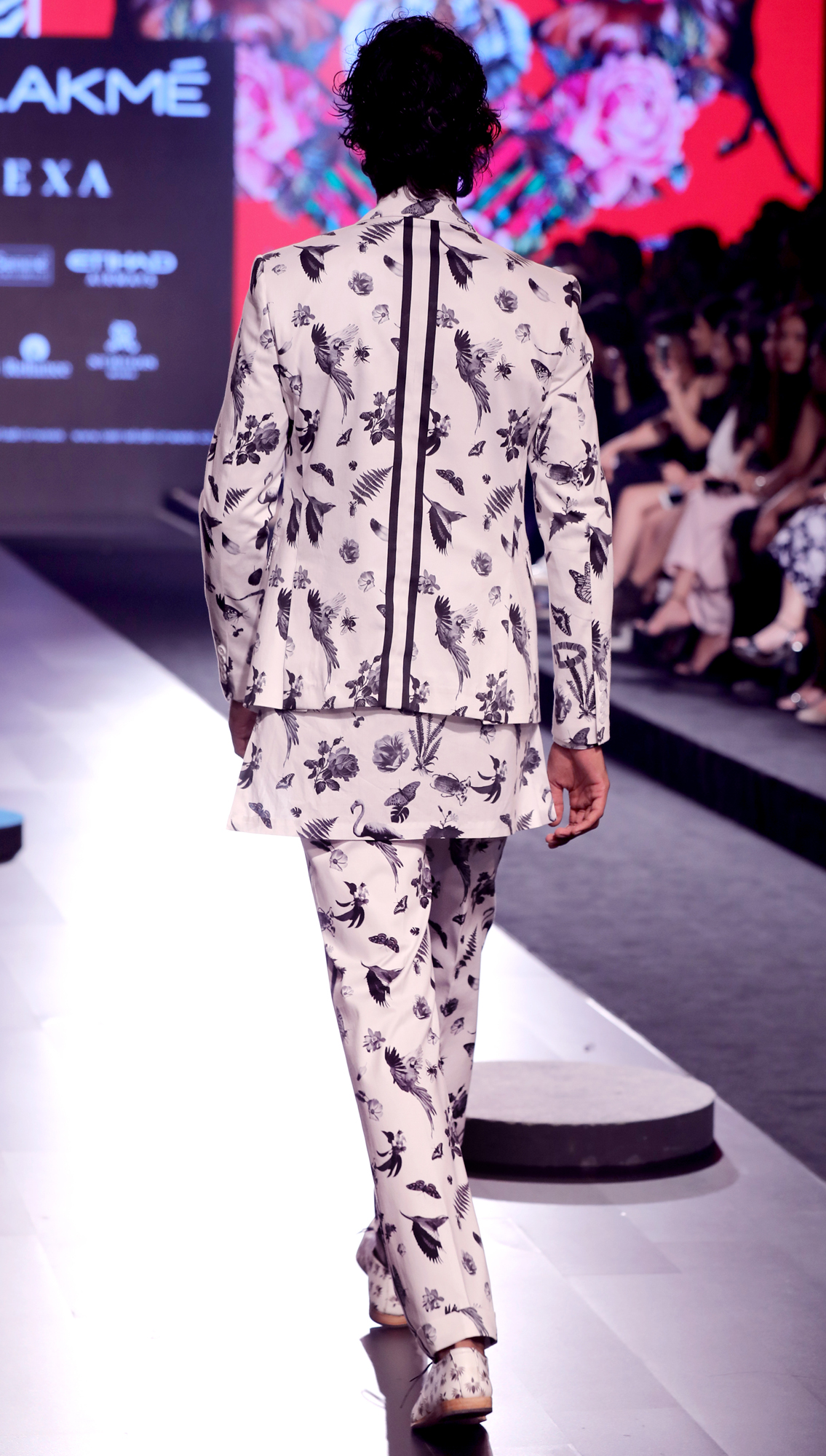 Bengal Printed Blazer Shere All-over Printed Pants with Striper on Sides