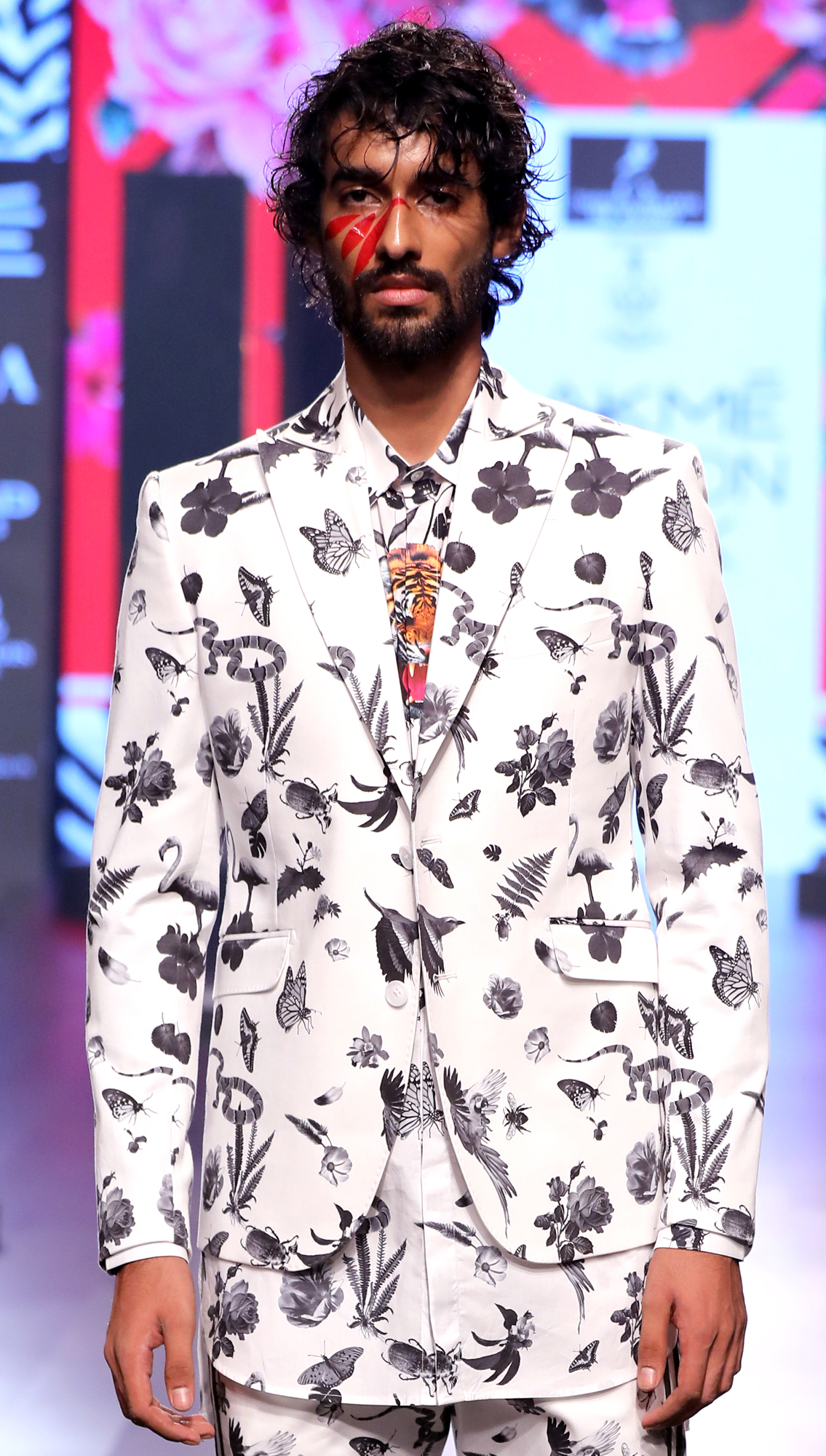 Bengal Printed Blazer Shere All-over Printed Pants with Striper on Sides