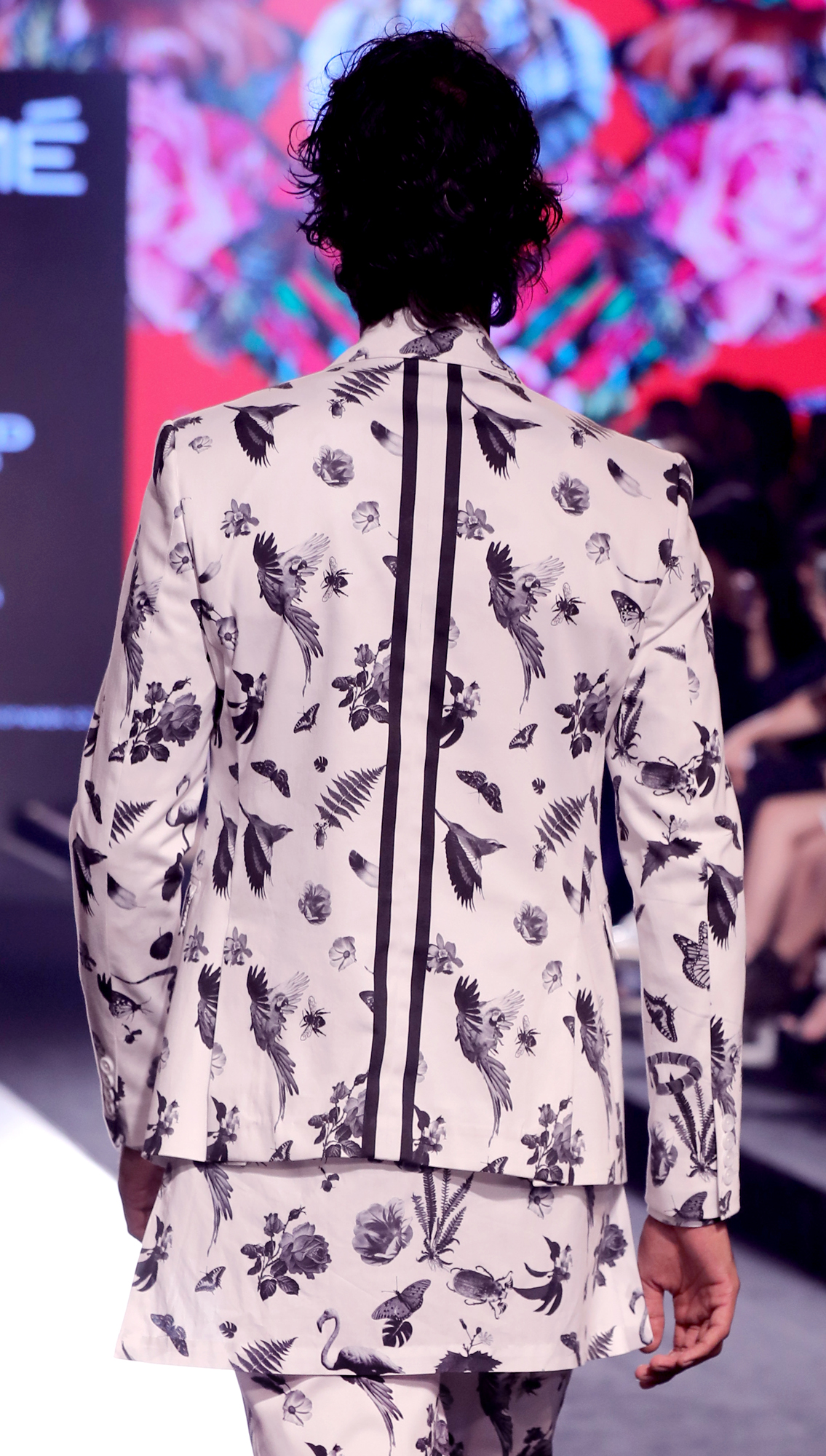 Bengal Printed Blazer Shere All-over Printed Pants with Striper on Sides