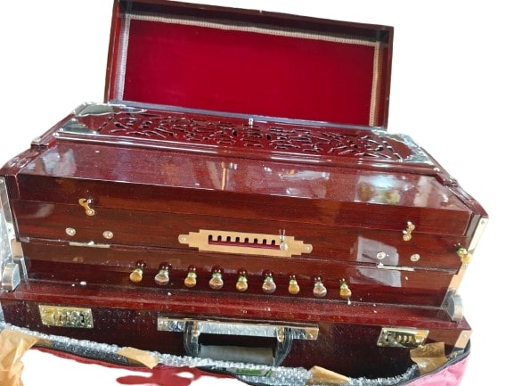 Classical Harmonium 9 Scale Changer With Coupler 9 Stopper Folding Suitcase