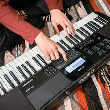 Casio CT-X700 61-Key Portable Keyboard with Bag Stand and Dust Cover
