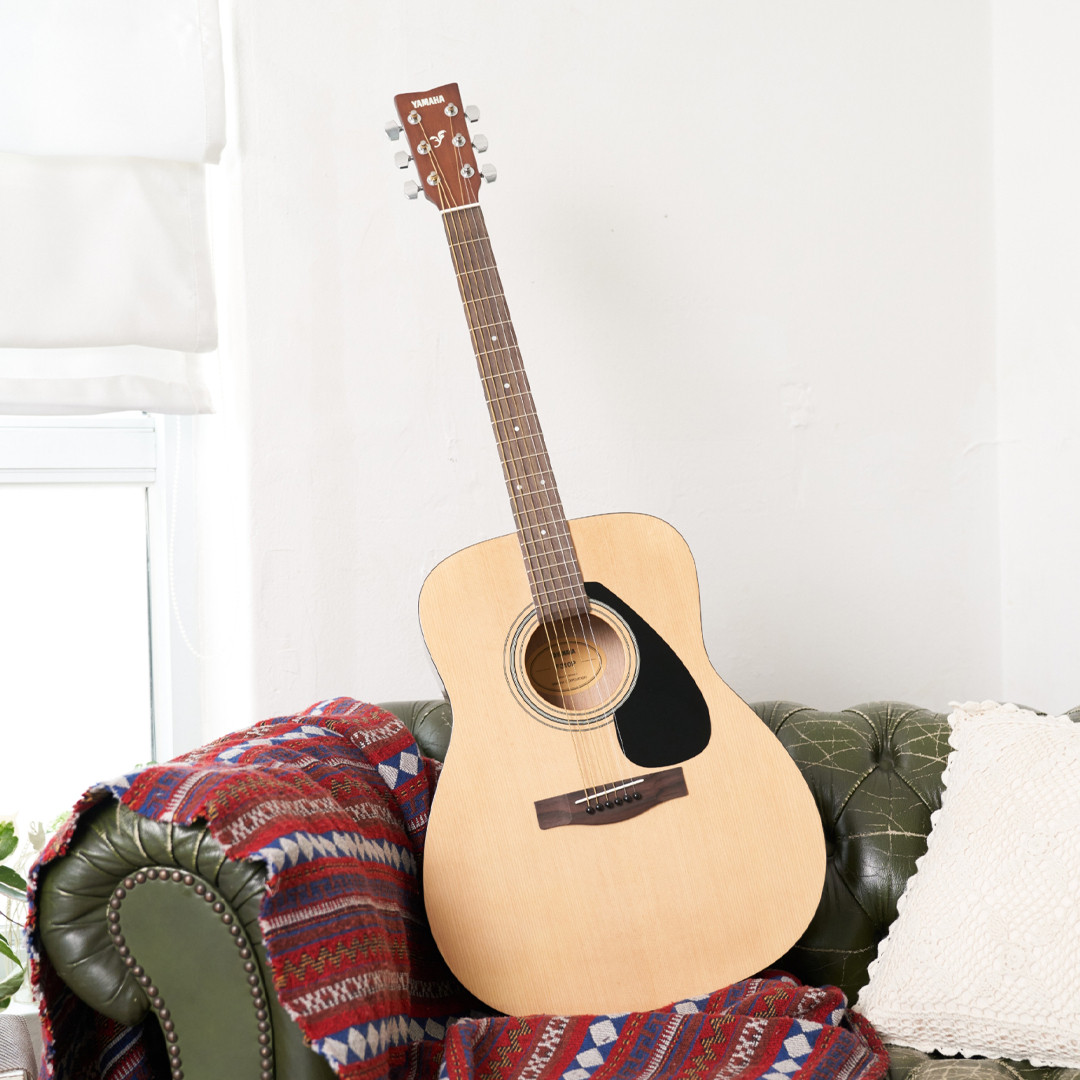 Yamaha F310P Acoustic Guitar Includes Gigbag Strap Pitch Pipe Strings Picks String Winder and Capo