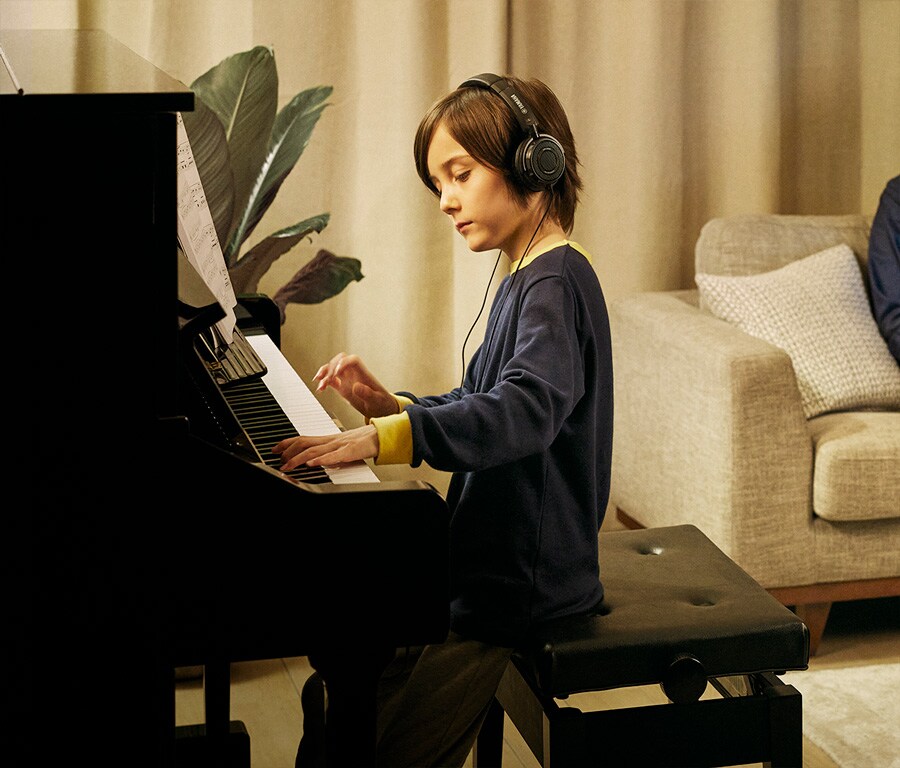 Yamaha U1 Acoustic Piano with Bench Key 88 Polished Ebony