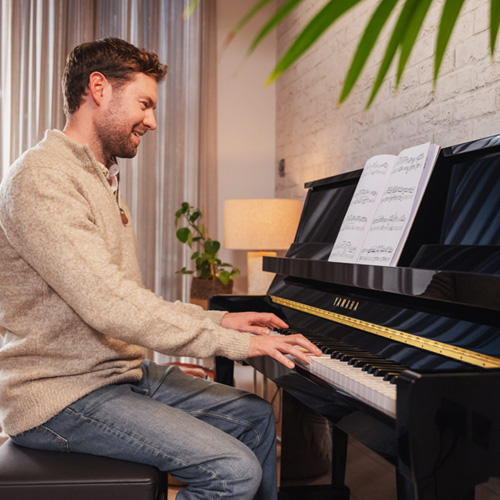 Yamaha B20 PE Upright Acoustic Piano - Polished Ebony