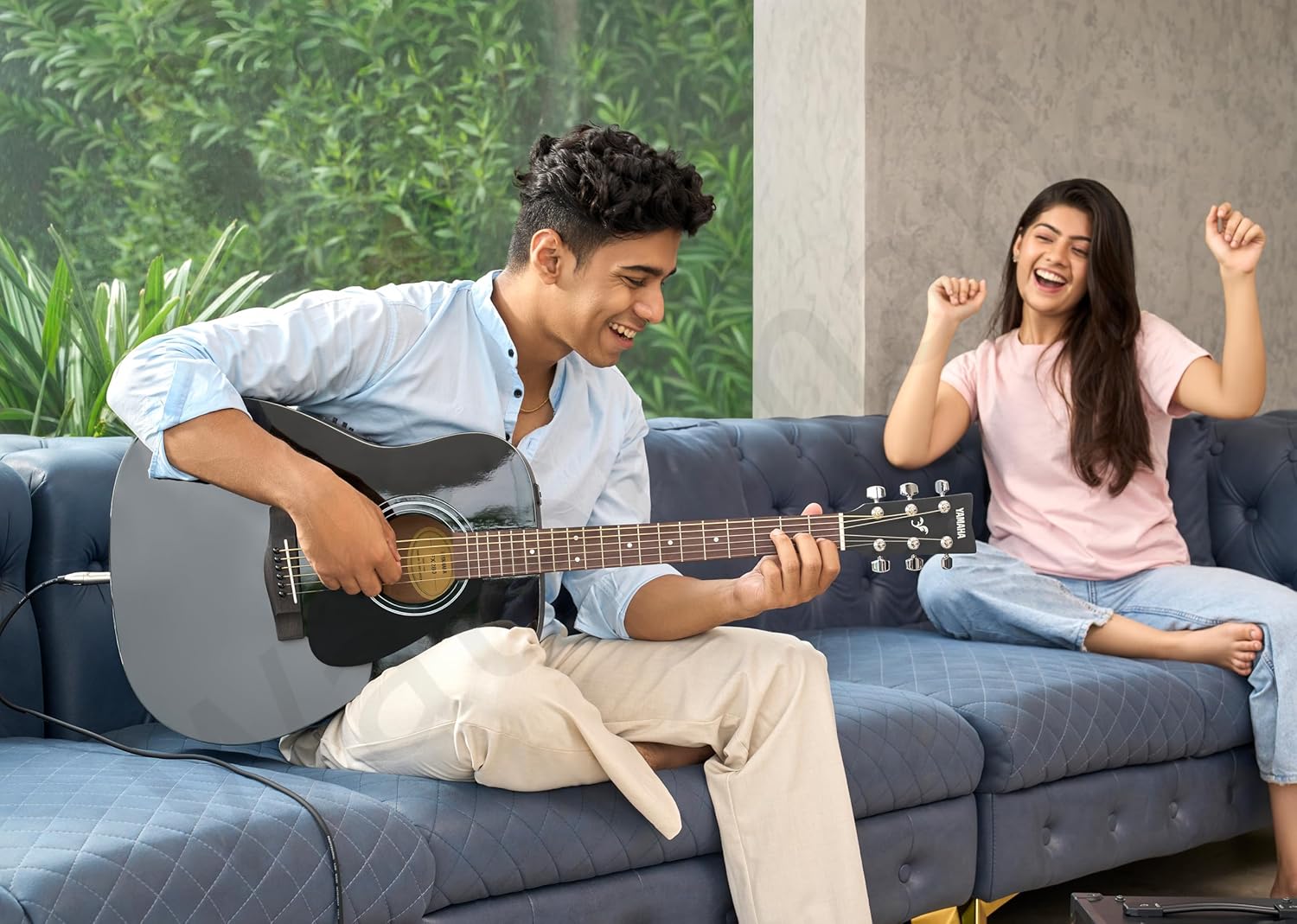 Yamaha FX280 Black Semi Acoustic Guitar for Beginners and Professionals Made in India