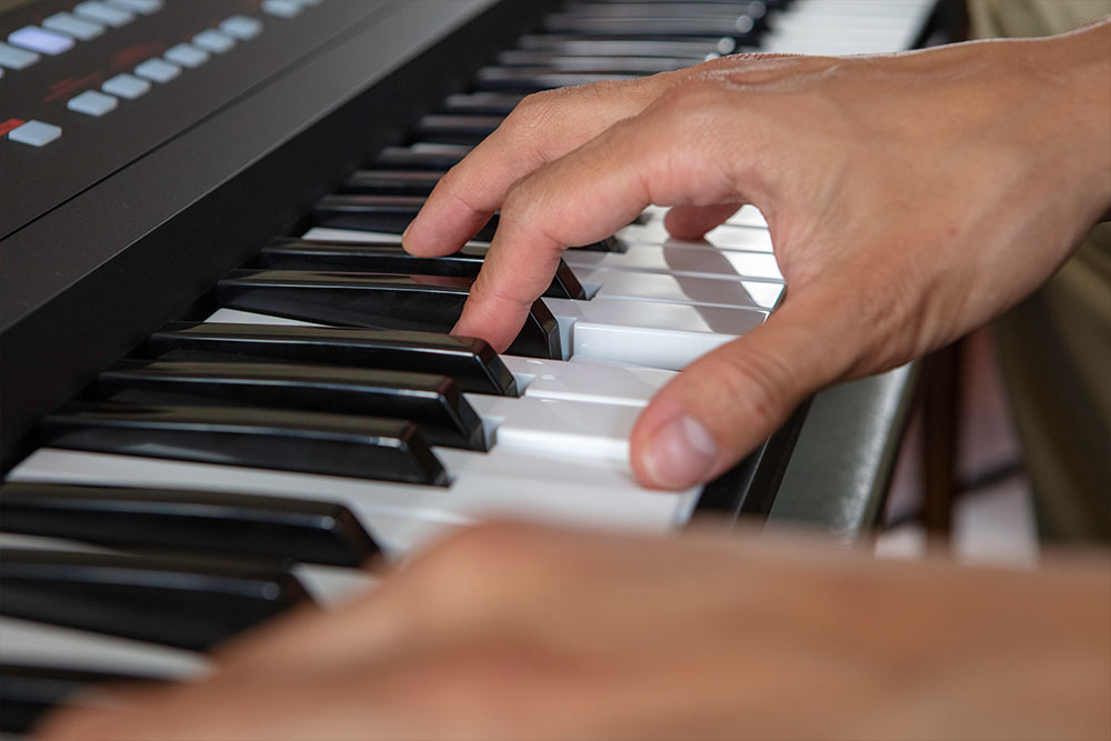 Roland E-X50 Electronic Music Keyboard