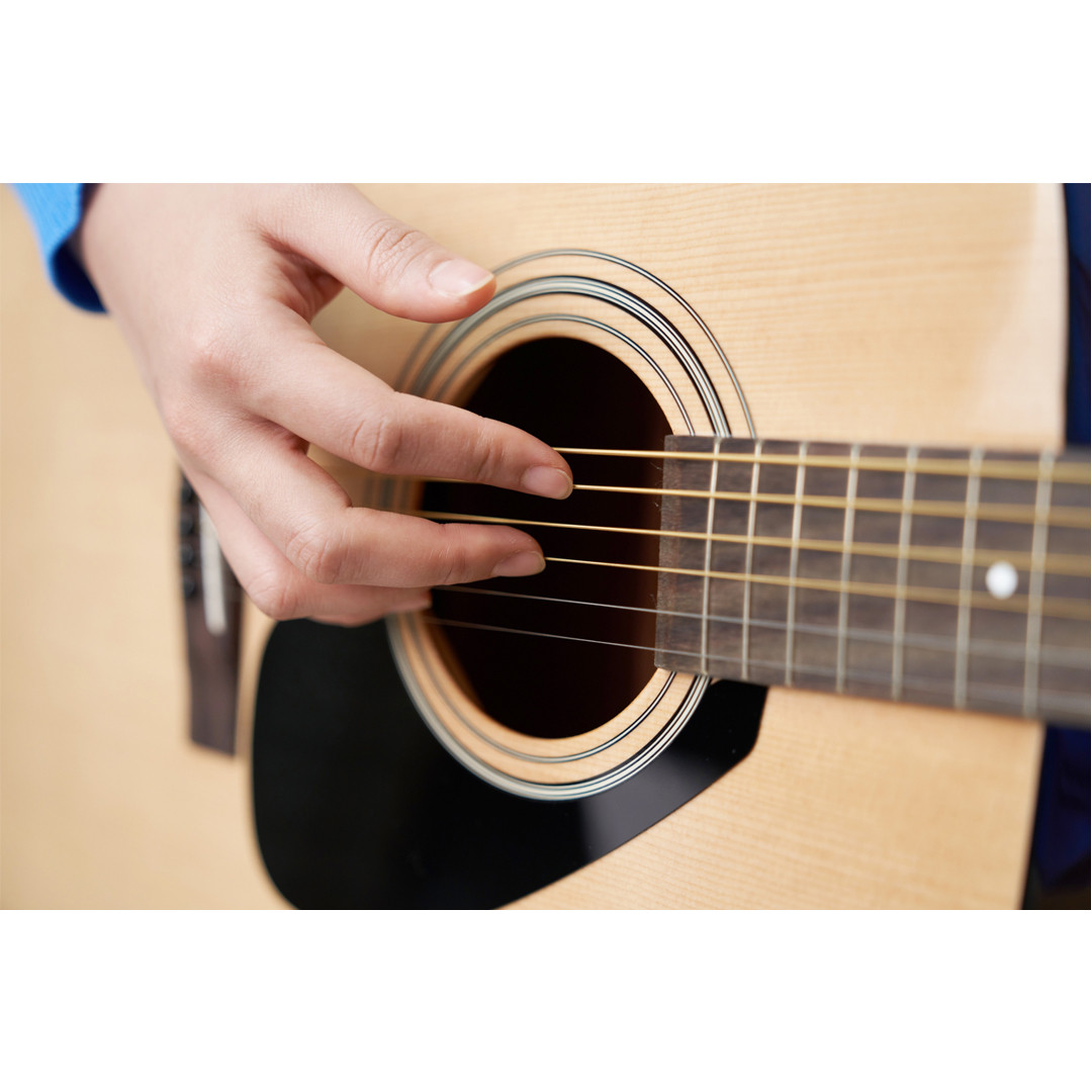 Yamaha F310P Acoustic Guitar Includes Gigbag Strap Pitch Pipe Strings Picks String Winder and Capo