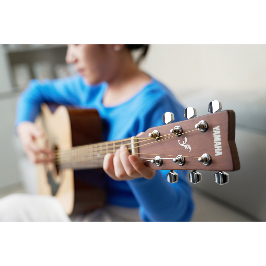 Yamaha F310P Acoustic Guitar Includes Gigbag Strap Pitch Pipe Strings Picks String Winder and Capo