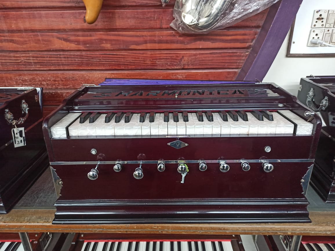 Harmonica Delux Model 9 Stopper 42 Keys 7 Bellow Harmonium with Coupler