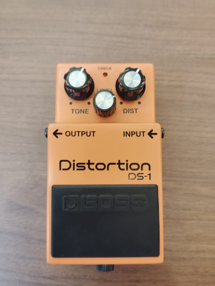 Image of Used Boss DS-1 Distortion Guitar Effects Pedal with Adaptor.