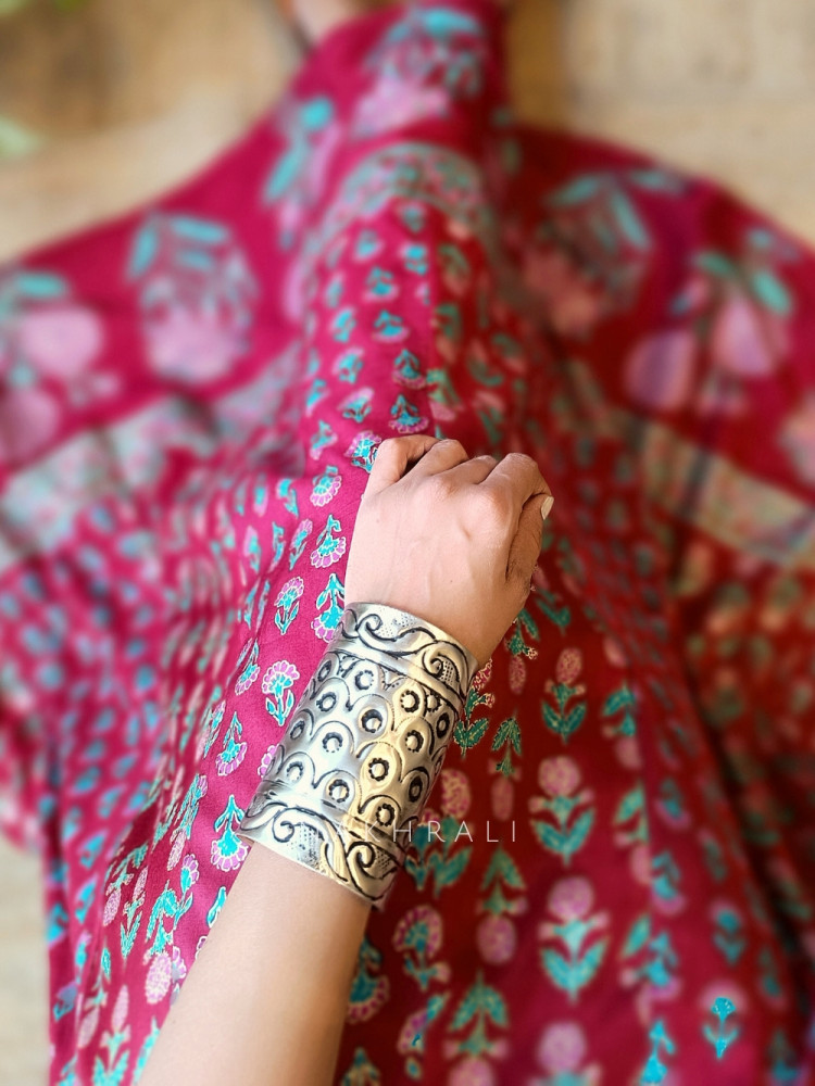 Viraasat Engraved Oxidised Handcuff